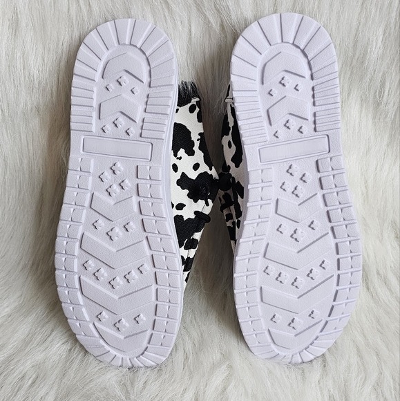 Cow Print Canvas Slip On Shoe New Size 40/8.5 - Picture 2 of 5